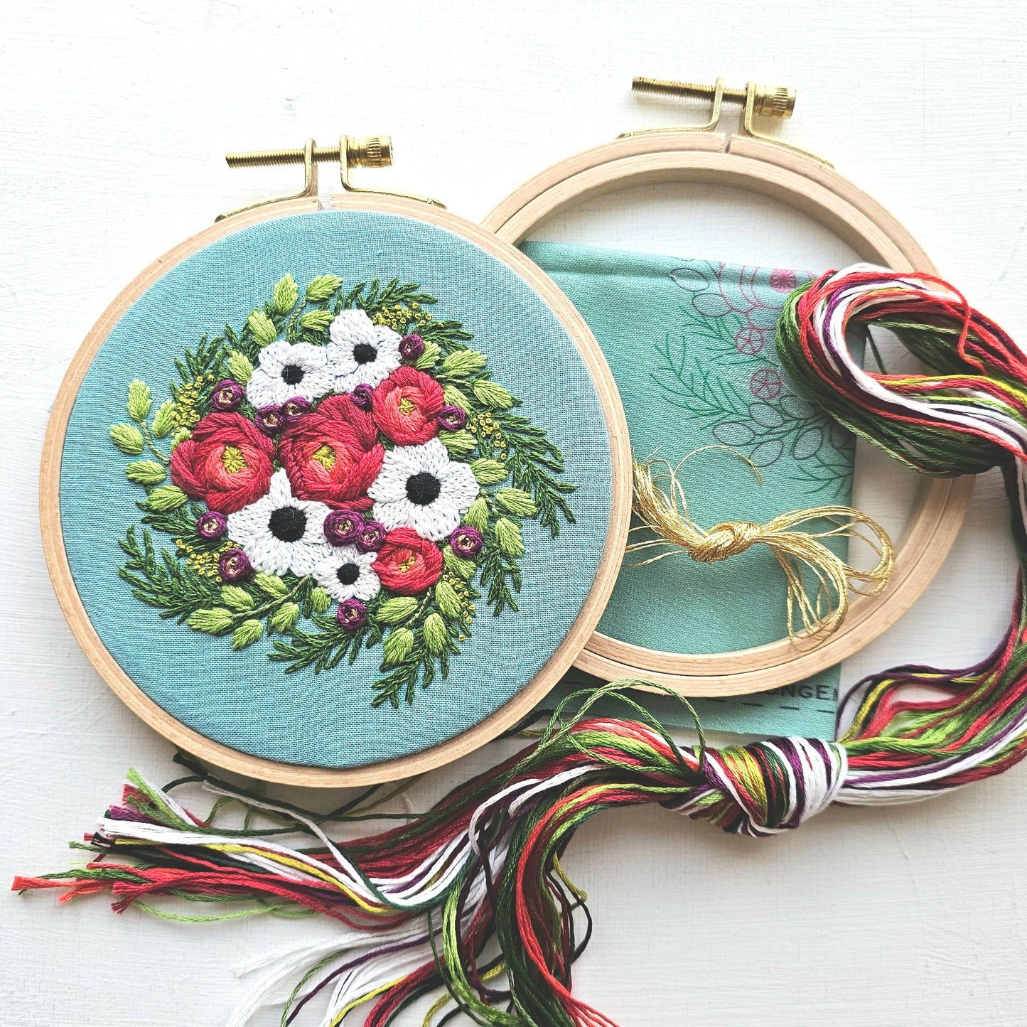 Jessica Long Embroidery - Festive Flora Holiday Embroidery Kit