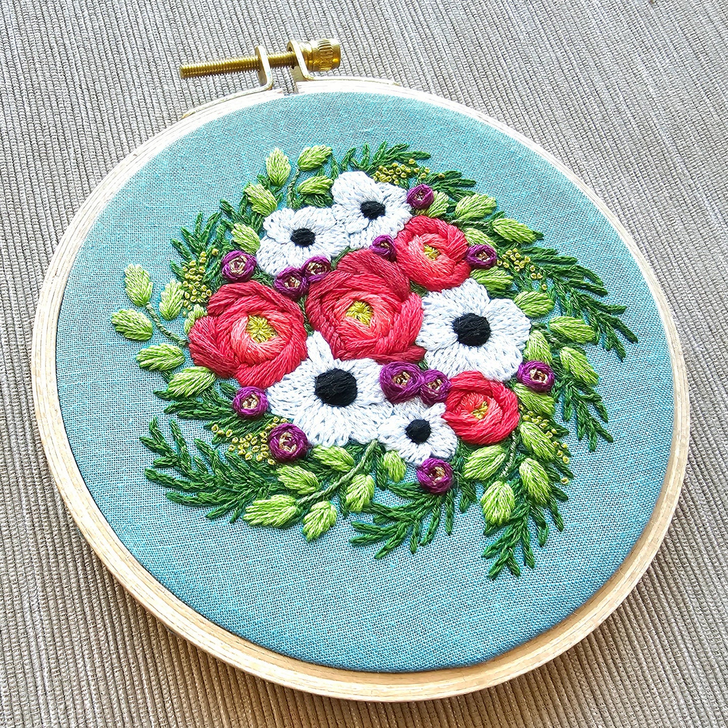 Jessica Long Embroidery - Festive Flora Holiday Embroidery Kit